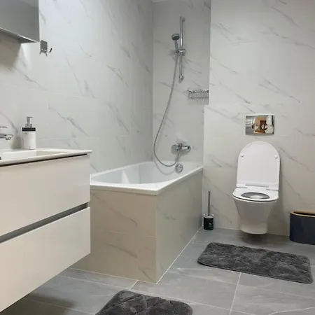 Appartement C-entral With Private Parking Bucarest