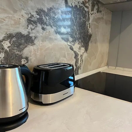 C-entral With Private Parking Appartamento