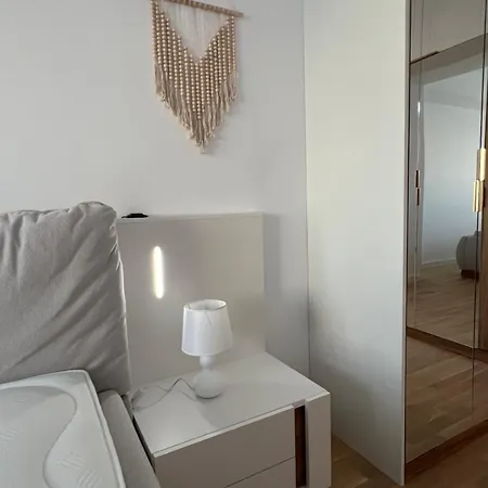 C-entral With Private Parking Apartment