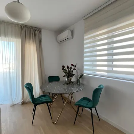 C-entral With Private Parking *