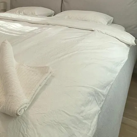 C-entral With Private Parking *