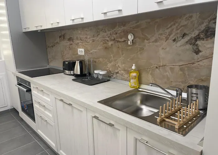 C-entral With Private Parking