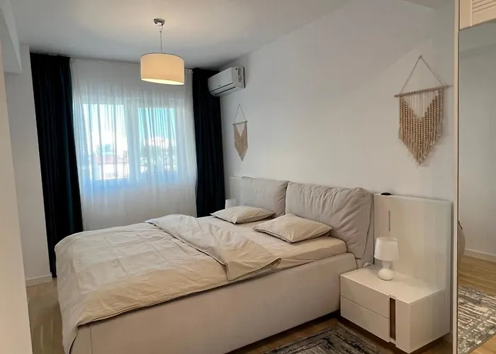 Апартаменти C-entral With Private Parking Бухарест