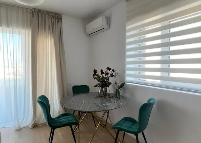 C-entral With Private Parking *