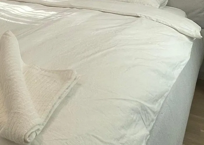 C-entral With Private Parking *