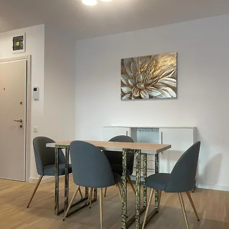 Apartment C-entral With Private Parking *