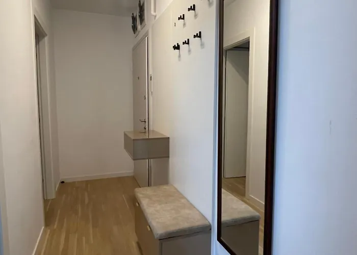 C-entral With Private Parking Apartment *