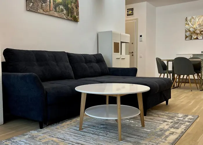 C-entral With Private Parking